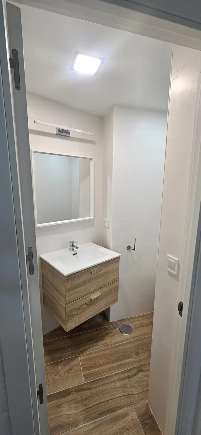 Se alquila magnífico piso completamente reformado y a estrenar en la zona El Juncal ,  para estudiantes. — 16
