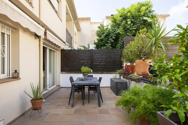 Casa adosada con jardín y piscina en Sant Julià de Ramis - foto 4