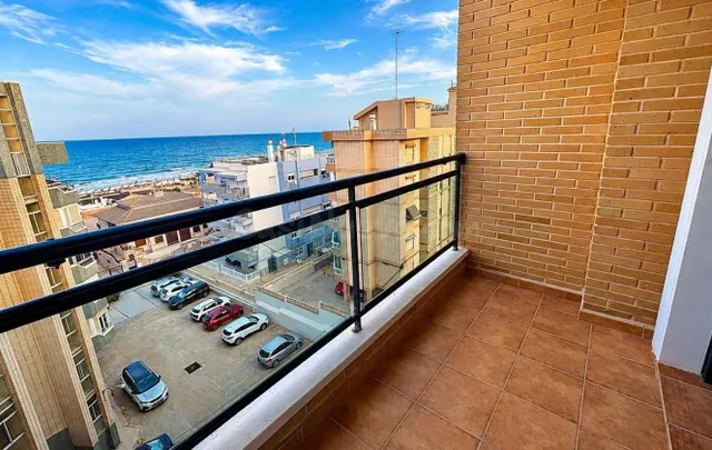 Ático dúplex con vistas frontales al mar y amplio solárium e