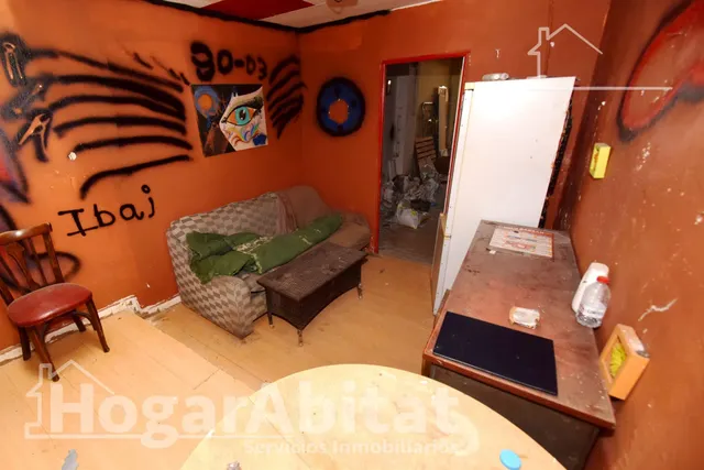 ¡GRAN OPORTUNIDAD! CASA ESQUINERA PARA REFORMAR CON GARAJE, 