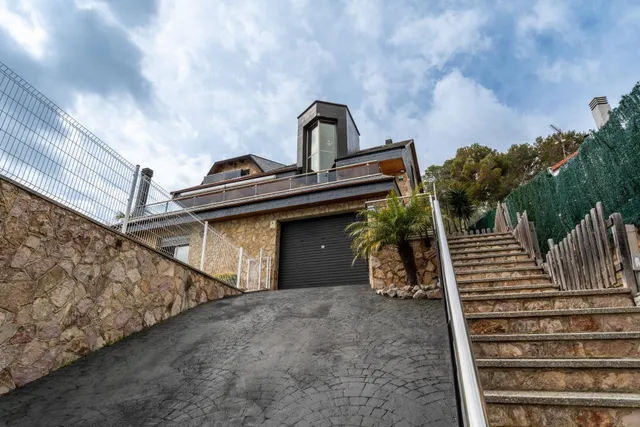 Casa con piscina y vistas a la montaña en Mas Borràs — 43