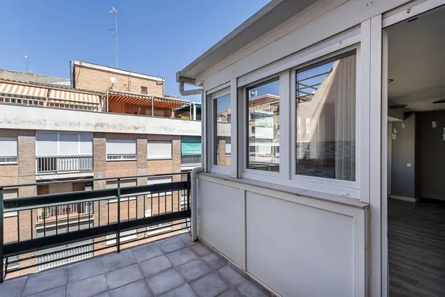Piso reformado con terraza en Obispo Hurtado — 3