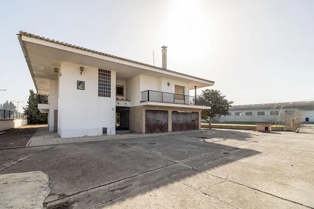 Casa con terreno y nave en Santa Fe — 49
