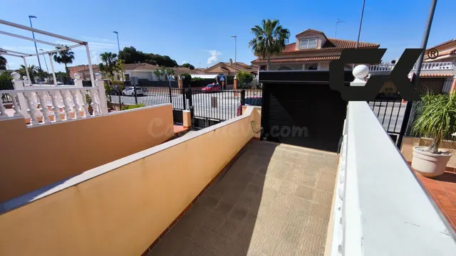 Casa familiar de 259 m2 con amplio garaje, terraza, bodega c