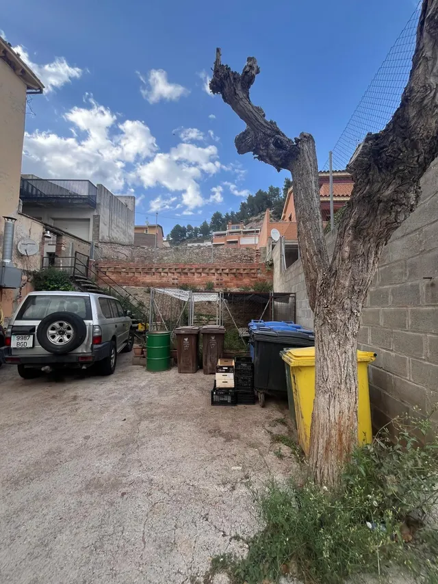 Parcela para edificar en pleno centro con 190 m2 por 45.000 Eur — 8