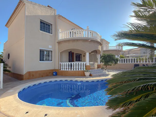 Orihuela Costa! Impresionante Villa Mediterránea con generosa parcela y amplias terrazas + Solarium privado con increíbles vistas panorámicas — 7