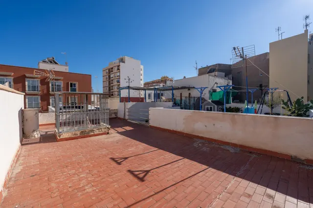 Casa con encanto, cochera y terraza privada en calle Acosta — 25