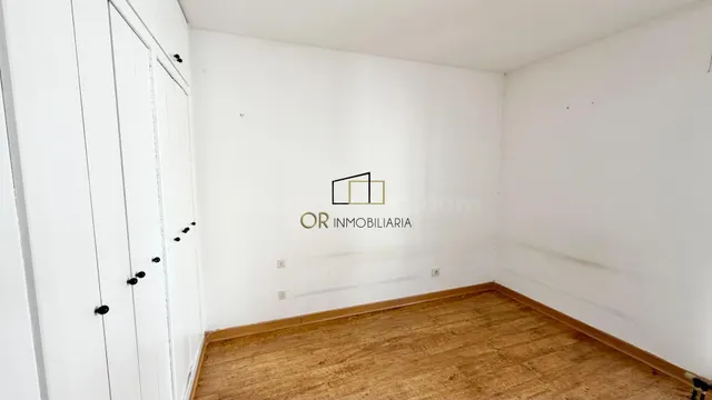 Amplio piso de 4 habitaciones con terraza y parking en La Ba - foto 4