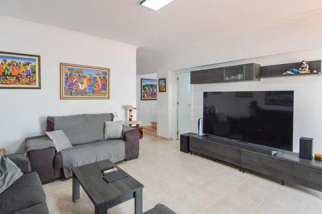 Chalet adosado: Amplio, luminoso y con terraza espectacular  - foto 4