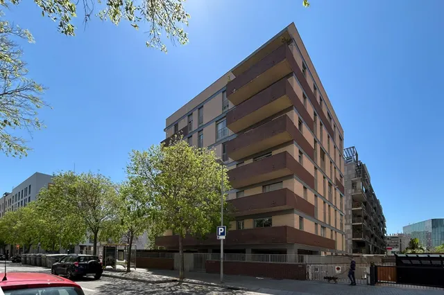 Poblenou: luz natural, dos amplias habitaciones y parking y trastero incluidos en el precio. — 8