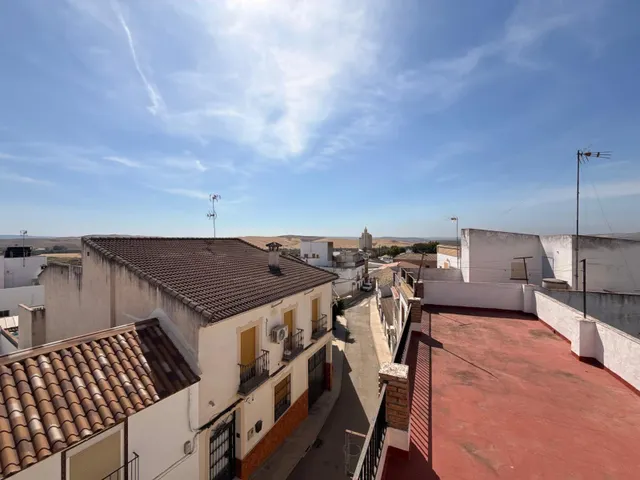 AMPLIA CASA DE DOS PLANTAS + BUHARDILLA Y AZOTEA EN SANTA CRUZ – A SOLO 15 MINUTOS DE CÓRDOBA — 43