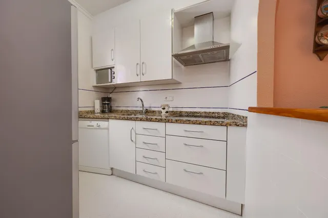 Apartamento de 3 dormitorios y piscina comunitaria en Acequion, Torrevieja — 3