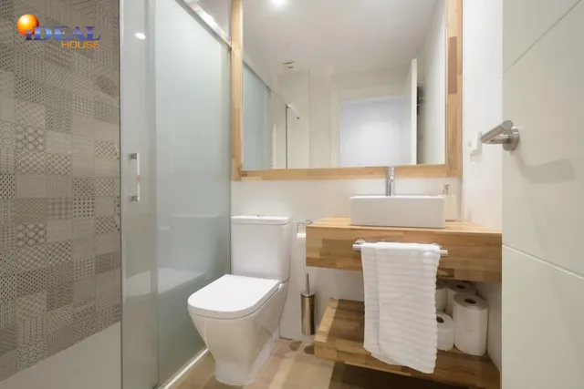 *  EXCLUSIVA VIVIENDA REFORMADA EN PLAZA MARIANA PINEDA — 27