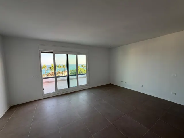 Atico con vistas despejadas al Mar en zona Playa Marina 300 m del Mar — 36
