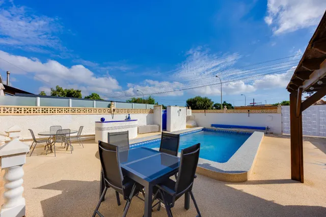 Chalet con parking, piscina, solarium y vistas despejadas! — 2