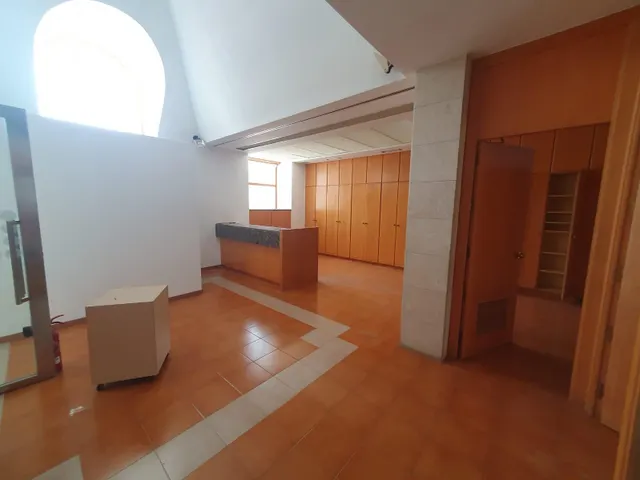 LOCAL COMERCIAL EN VENDA A LA LLACUNA ZONA CENTRE — 6