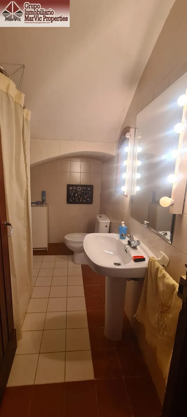 Amplia Casa Reformada en Sella con Piscina y Chimenea — 14