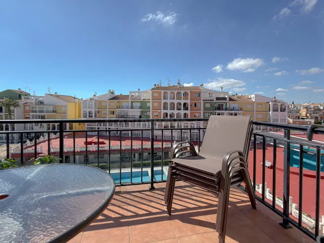 La Veleta! Espectacular apartamento con increíble diseño y Licencia turística+ Amplia terraza con vistas panorámicas y laterales al mar (250 mts playa) — 2
