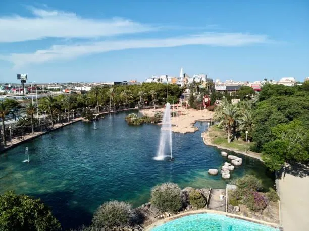 ÁTICO CON GRAN TERRAZA, PISCINA Y GARAJE CERCA DEL CENTRO DE TORREVIEJA — 16