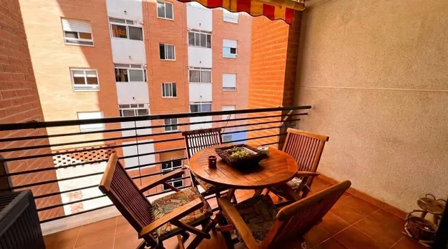 Amplio piso de 4 dormitorios con terraza, garaje y trastero  - foto 2