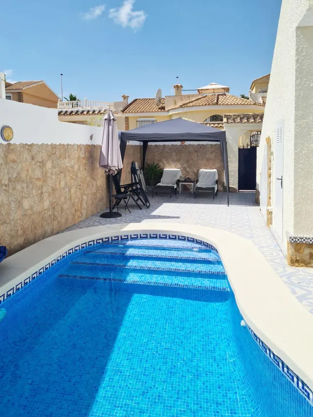 Encantadora villa con piscina privada, jardín y solárium en Monte y Mar, Gran Alacant — 7