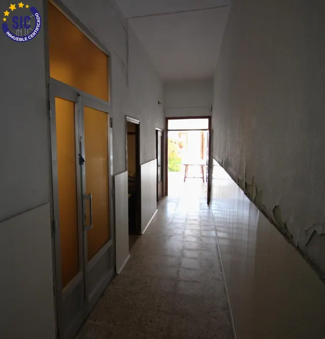 Amplio local comercial céntrico — 21