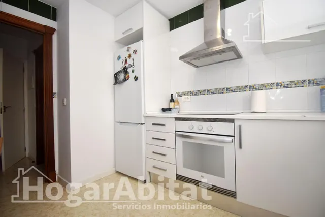 Atractivo chalet amplio con piscina privada, garaje y terraza, todo amueblado y cerca de la playa. — 40