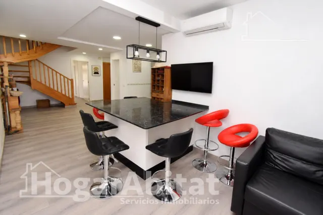 Amplitud y vistas panorámicas en este luminoso ático dúplex  - foto 3