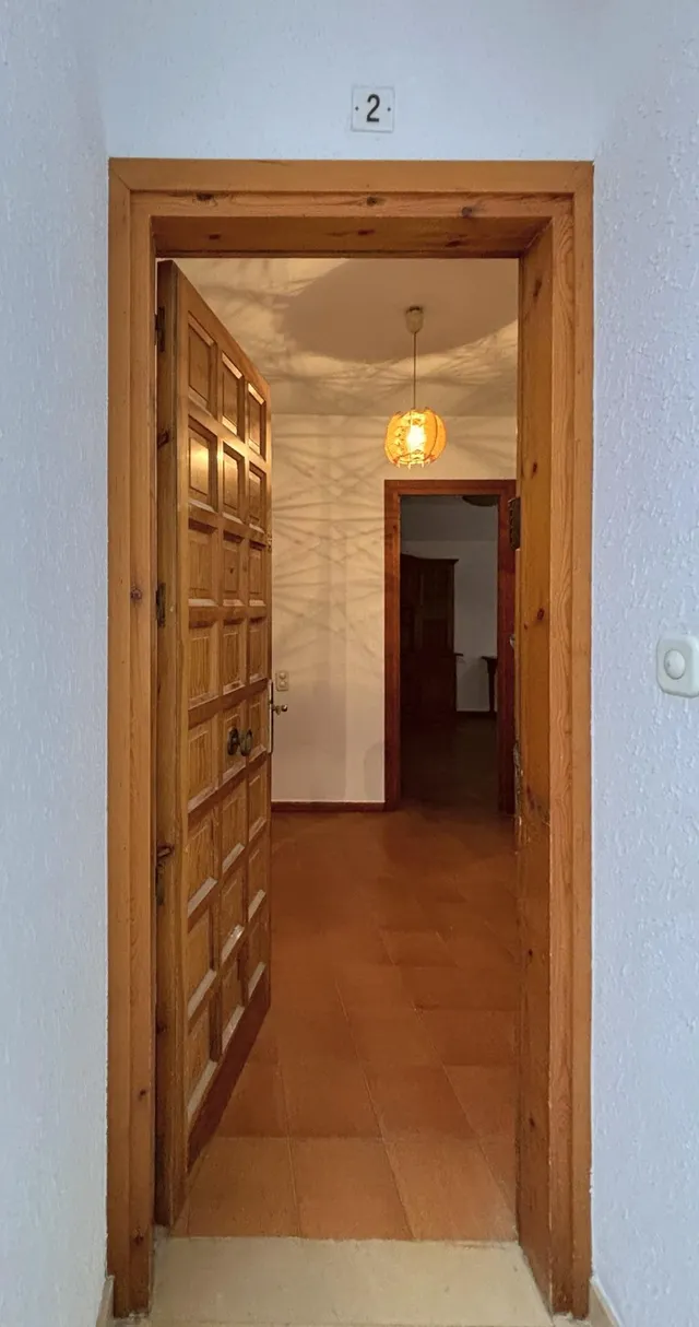 Piso de 4 habitaciones con garaje privado, dos balcones y vistas despejadas en el centro de Deltebre — 7