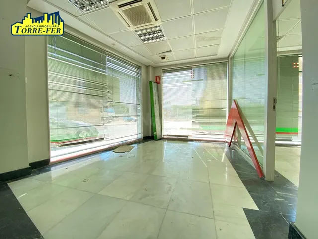 Local comercial haciendo esquina en Venta Gaspar - foto 4