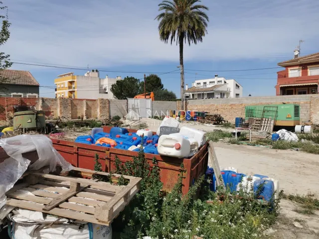 SE VENDE CASA EN JACARILLA,  PARA REFORMAR — 25