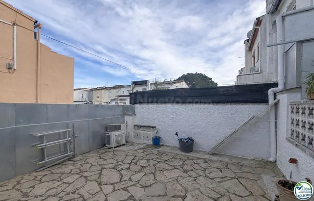 Encantadora casa con piscina comunitaria en zona tranquila d - foto 4