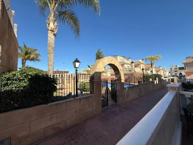 Semi-detached House for Sale in Villamartín – Las Filipinas - foto 3