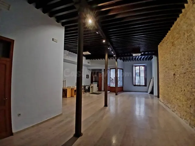 MAGNIFICO LOCAL EN VENTA, EDIFICIO EMBLEMATICO EN PLENO CORA - foto 4