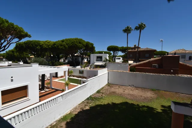 CHALET INDEPENDIENTE EN COSTA SANCTI PETRI A 700 METROS DE LA PLAYA — 25