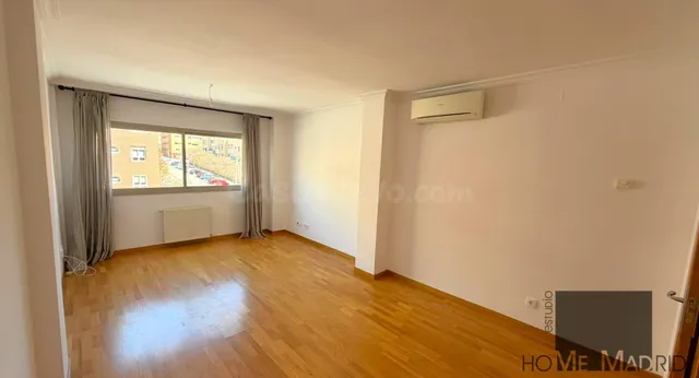 ESTUDIO HOME MADRID OFRECE vivienda de 99 m2 construidos, en urbanización cerrada, en la zona de Montecarmelo. — 3