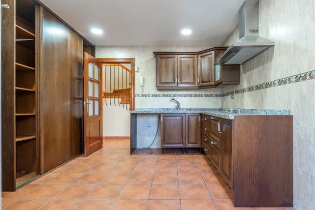 ¡¡ Impresionante chalet dividido en dos viviendas con piscina y zona ajardinadas !! — 9
