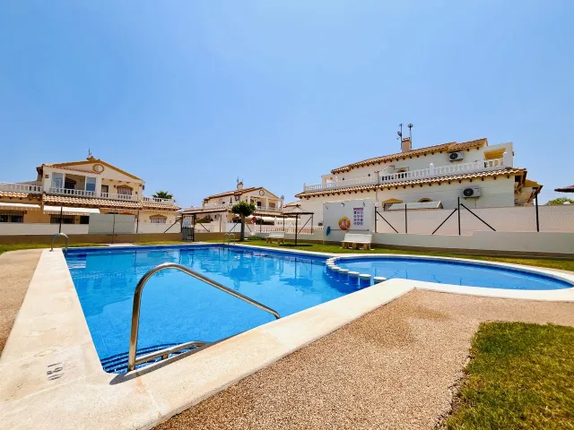 Casa 3 habitaciones 104m² en venta - La Zenia — 35