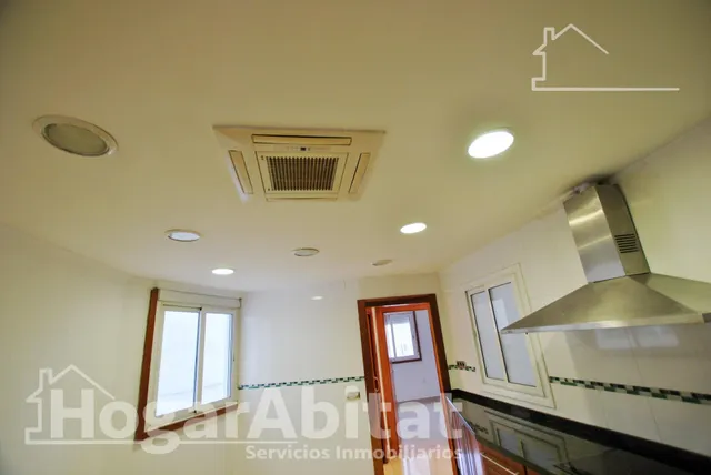 ¡GRAN OPORTUNIDAD! AMPLIO, BONITO Y EXTERIOR CON TERRAZA EN EL CENTRO — 37