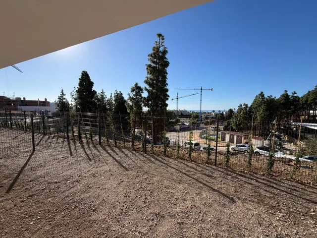 Vivienda moderna en Mijas con vistas al mar y jardín privado — 32
