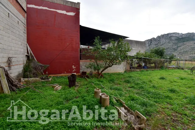 ¡OPORTUNIDAD PARA INVERSORES! GRAN EDIFICIO CON DOS VIVIENDAS INDEPENDIENTES, DOS TERRAZAS Y PARCELA — 25