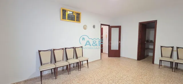 PISO DE 4 habitaciones EN CENTRO DEL PUEBLO EN VENTA - foto 4