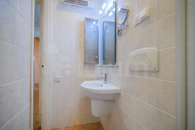 Espectacular vivienda esquinera con siete balcones frente al Mercat del Born — 24