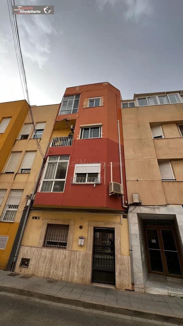 Amplio Piso en Avda. Santa Isabel - Oportunidad para Reforma