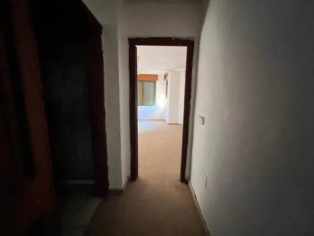 Oportunidad Inmobiliaria en Catral con : Casa Adosada Esquinera con Gran Potencial. — 23