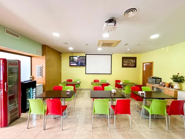 Magnifico bar - cafetería en una zona concurrida. - foto 4