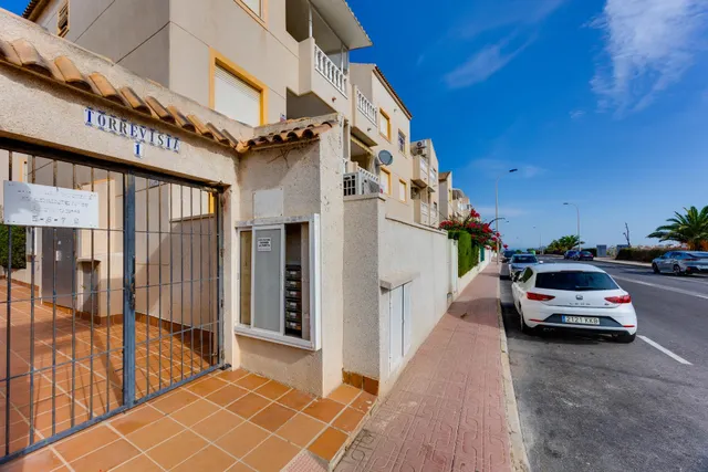 Luminoso apartamento, con gran solárium privado y vistas, en "La Mata", Torrevieja — 50