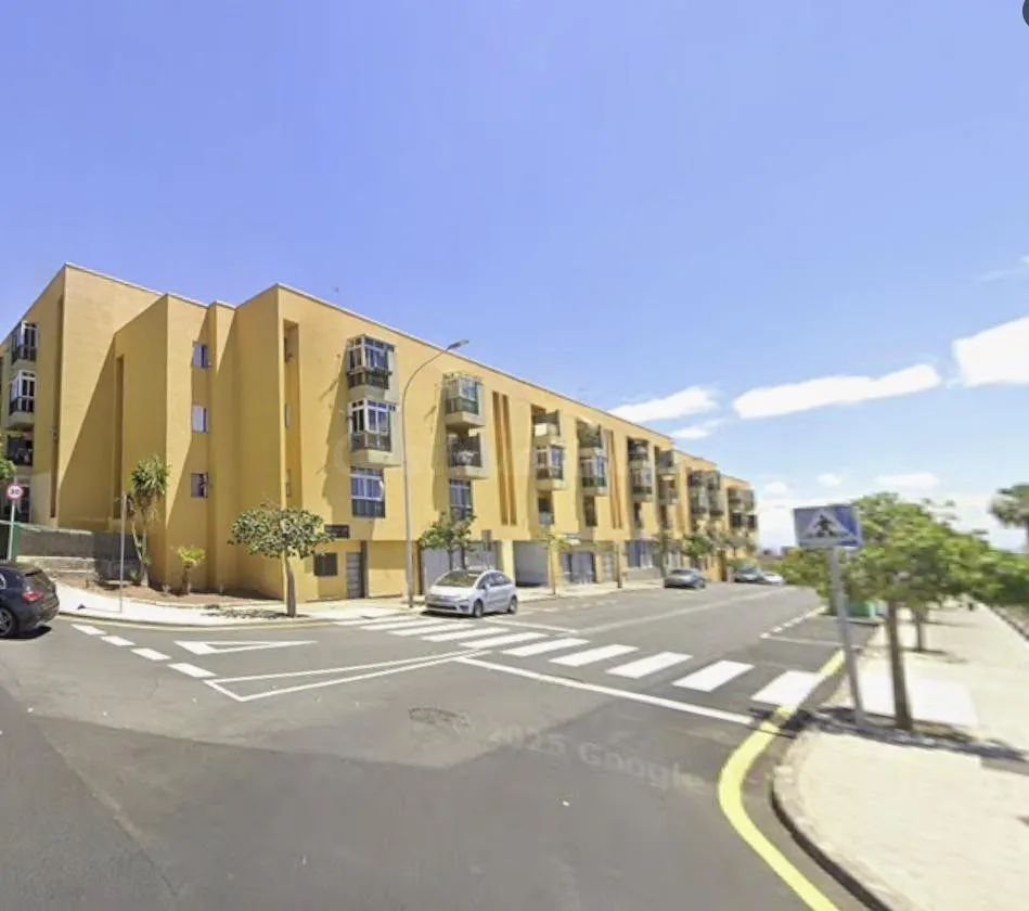 VIVIENDA EN AÑAZA