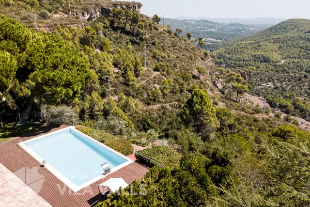 Villa de lujo con piscinas y finca de 6 ha en Sant Feliu de Codines — 31