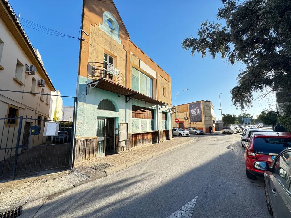 LOCAL COMERCIAL ZONA PLAZA DEL CABALLO
